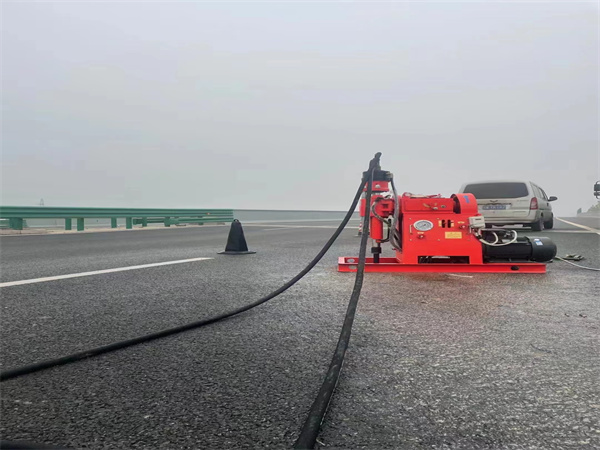 呼兰马路路基路面开裂下沉注浆加固灌浆